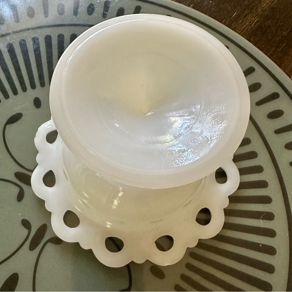 Vintage milk glass footed bowl - Anchor Hocking - Picture 4 of 6